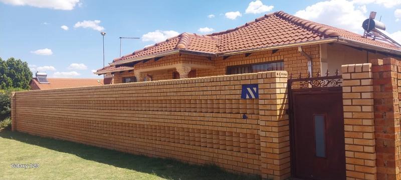 3 Bedroom Property for Sale in Vosloorus Ext 5 Gauteng