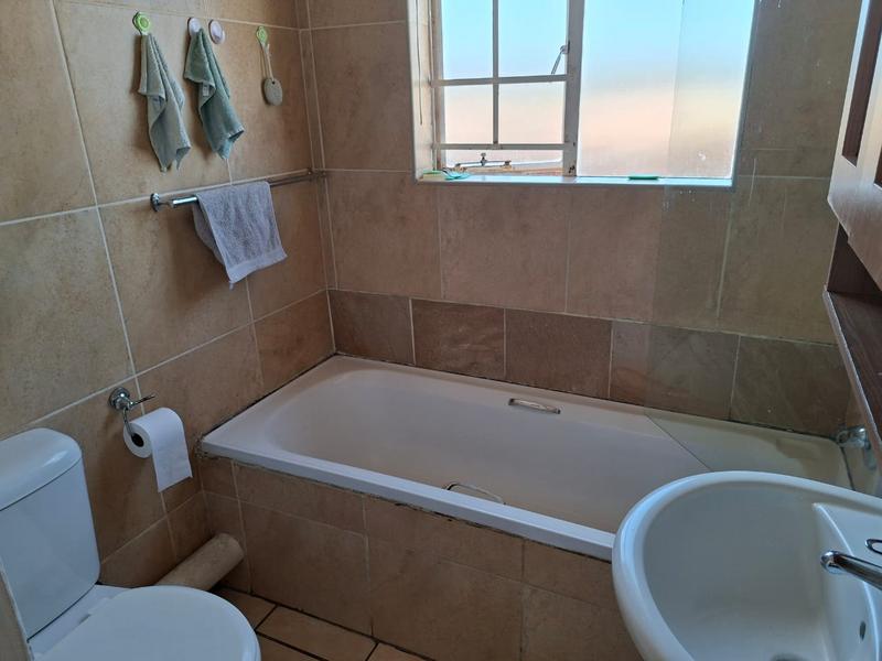 2 Bedroom Property for Sale in Andeon Gauteng