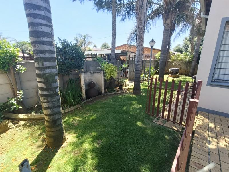 To Let 3 Bedroom Property for Rent in Geduld Gauteng