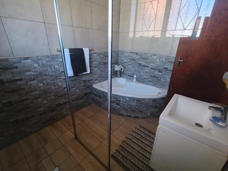 To Let 3 Bedroom Property for Rent in Geduld Gauteng