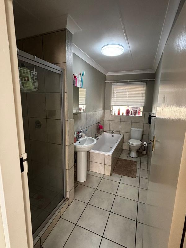 To Let 2 Bedroom Property for Rent in Strubenvale Gauteng