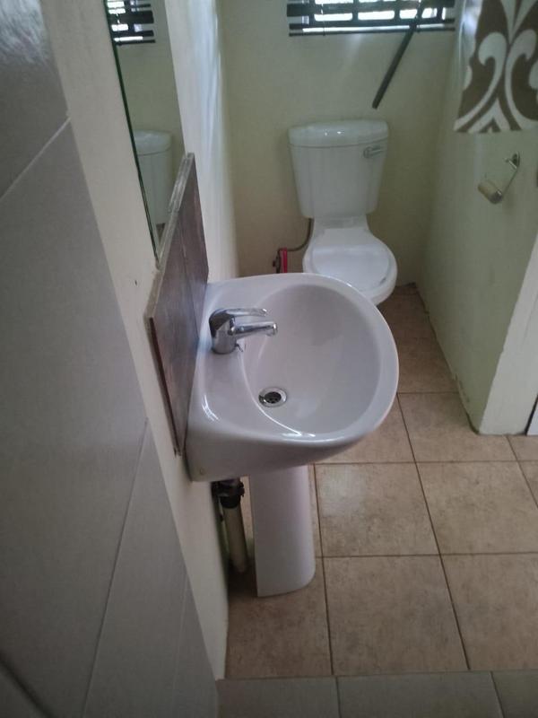 1 Bedroom Property for Sale in Glen Austin Gauteng