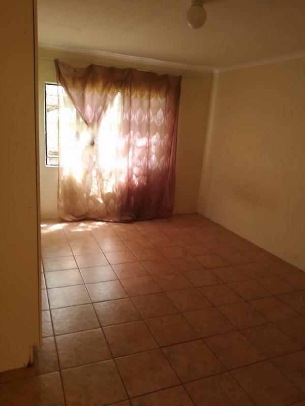 1 Bedroom Property for Sale in Glen Austin Gauteng