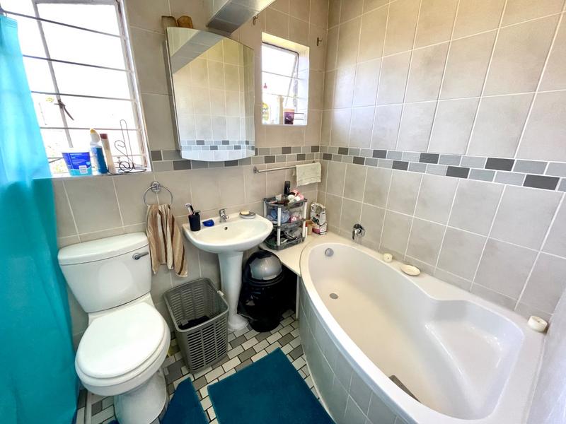 5 Bedroom Property for Sale in Quellerie Park Gauteng