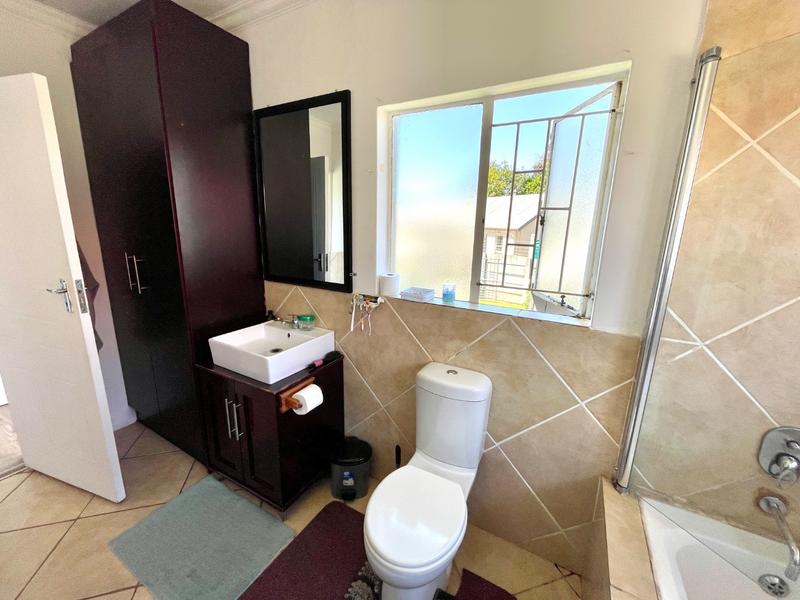 5 Bedroom Property for Sale in Quellerie Park Gauteng