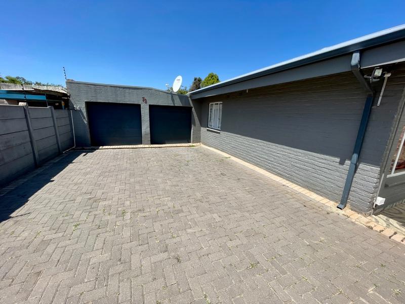 5 Bedroom Property for Sale in Quellerie Park Gauteng