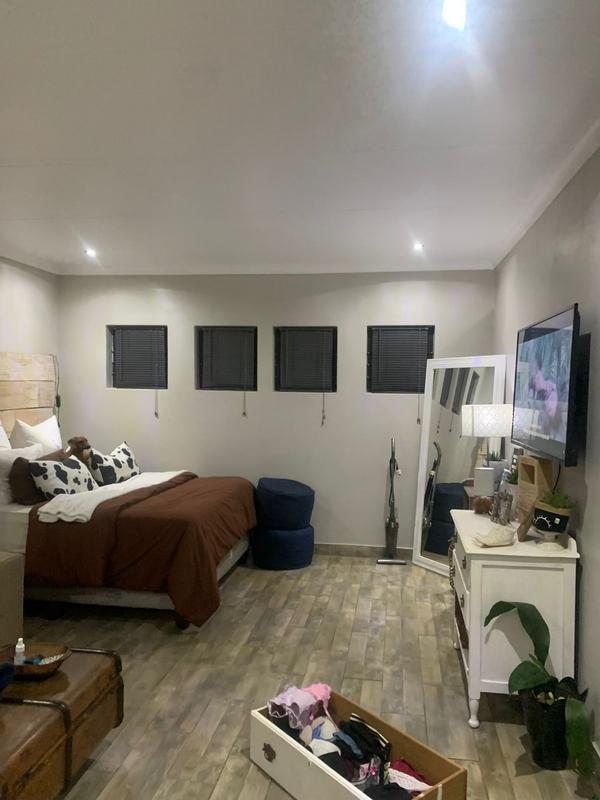 To Let 1 Bedroom Property for Rent in Eldoraigne Gauteng