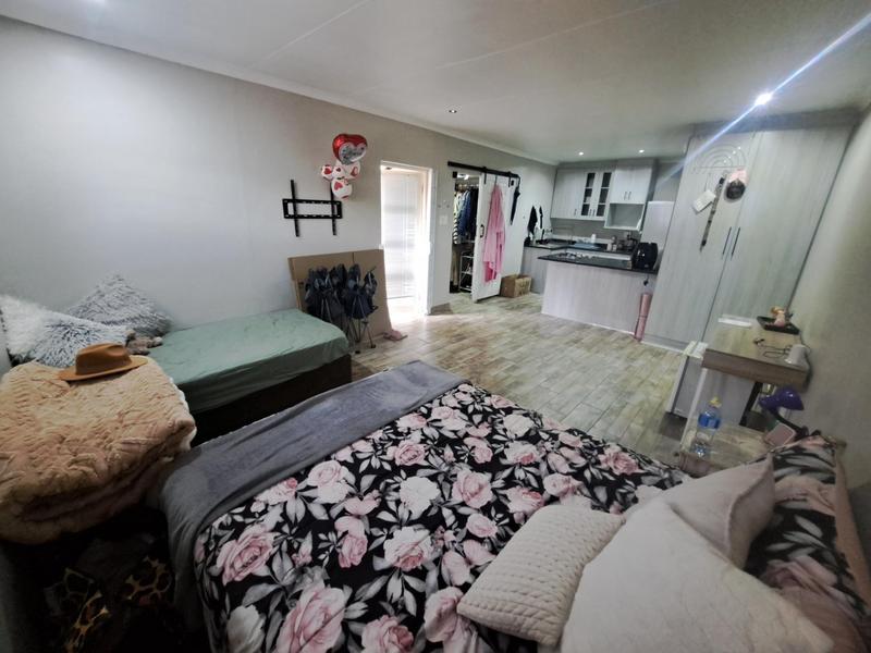 To Let 1 Bedroom Property for Rent in Eldoraigne Gauteng