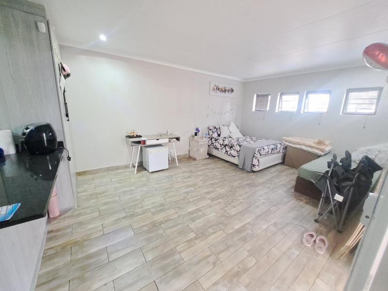 To Let 1 Bedroom Property for Rent in Eldoraigne Gauteng