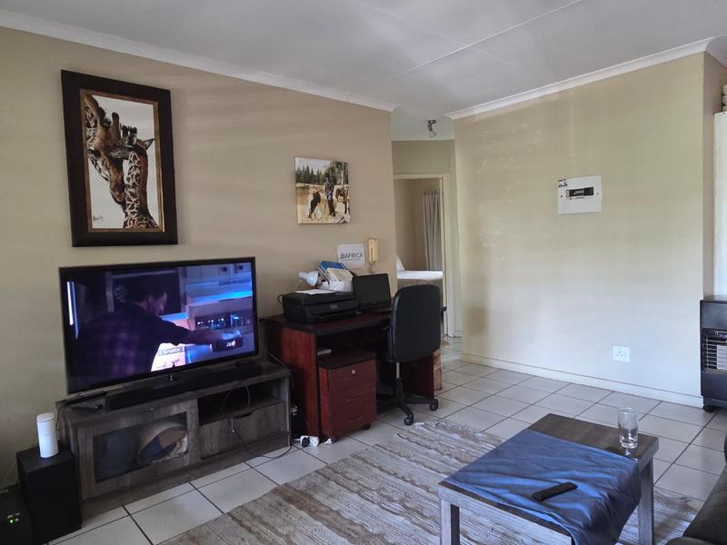 To Let 2 Bedroom Property for Rent in Faerie Glen Gauteng