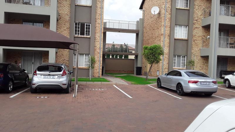 2 Bedroom Property for Sale in Stone Ridge Gauteng