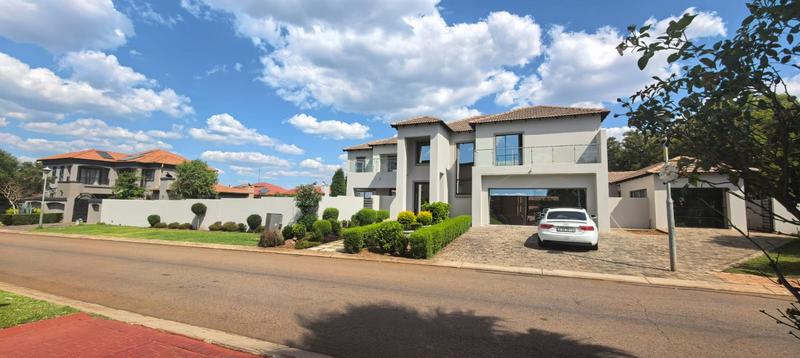 5 Bedroom Property for Sale in Monavoni Gauteng