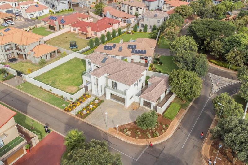 5 Bedroom Property for Sale in Monavoni Gauteng