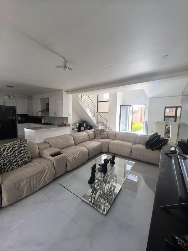 5 Bedroom Property for Sale in Monavoni Gauteng