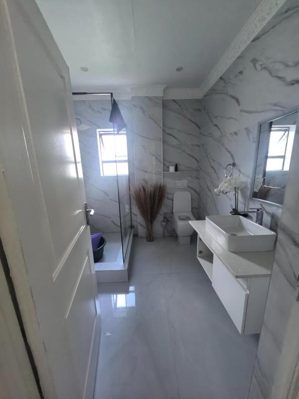 5 Bedroom Property for Sale in Monavoni Gauteng