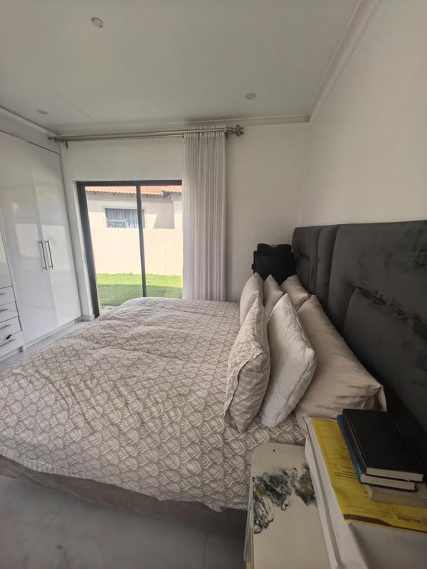 5 Bedroom Property for Sale in Monavoni Gauteng