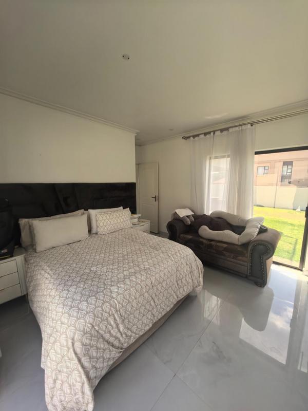 5 Bedroom Property for Sale in Monavoni Gauteng