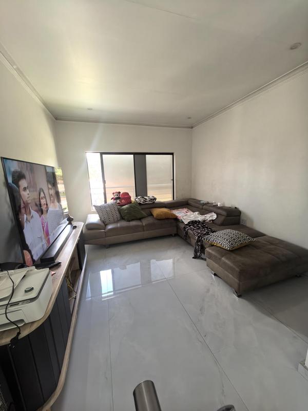 5 Bedroom Property for Sale in Monavoni Gauteng