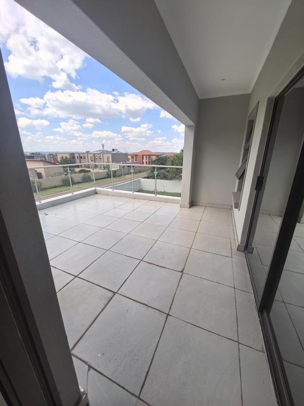 5 Bedroom Property for Sale in Monavoni Gauteng