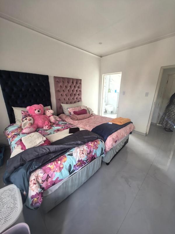 5 Bedroom Property for Sale in Monavoni Gauteng