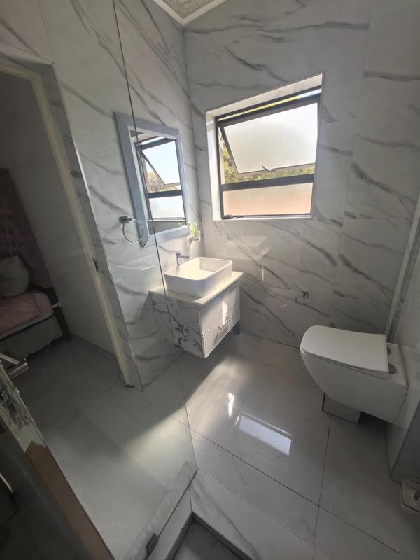 5 Bedroom Property for Sale in Monavoni Gauteng