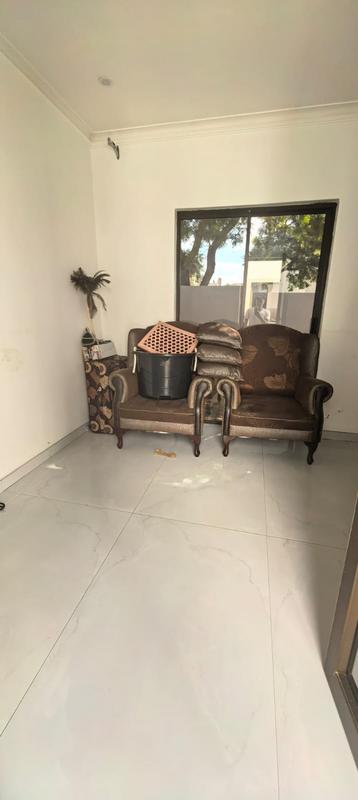 5 Bedroom Property for Sale in Monavoni Gauteng