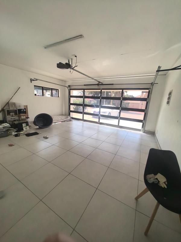 5 Bedroom Property for Sale in Monavoni Gauteng