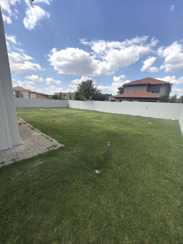 5 Bedroom Property for Sale in Monavoni Gauteng