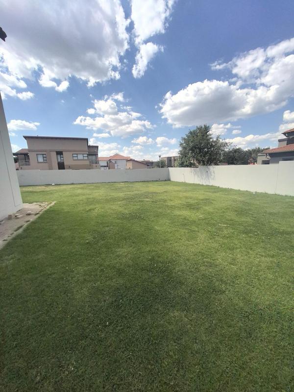 5 Bedroom Property for Sale in Monavoni Gauteng