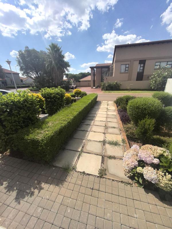 5 Bedroom Property for Sale in Monavoni Gauteng