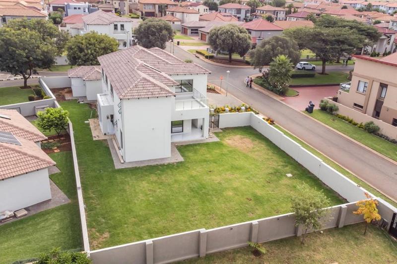 5 Bedroom Property for Sale in Monavoni Gauteng