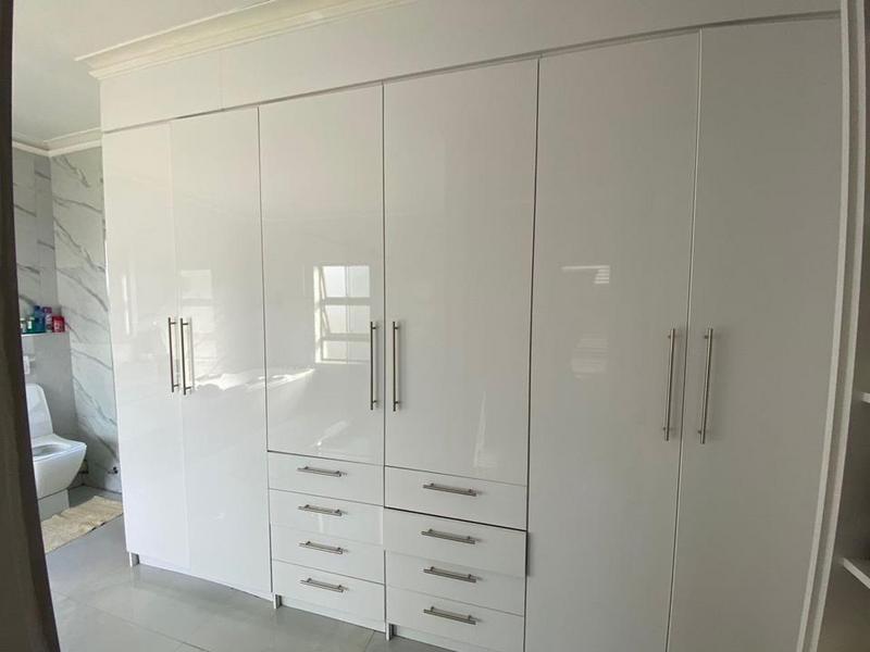 5 Bedroom Property for Sale in Monavoni Gauteng