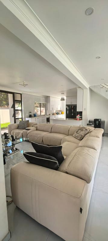 5 Bedroom Property for Sale in Monavoni Gauteng