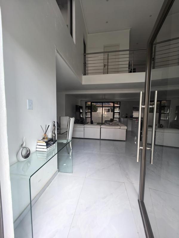 5 Bedroom Property for Sale in Monavoni Gauteng