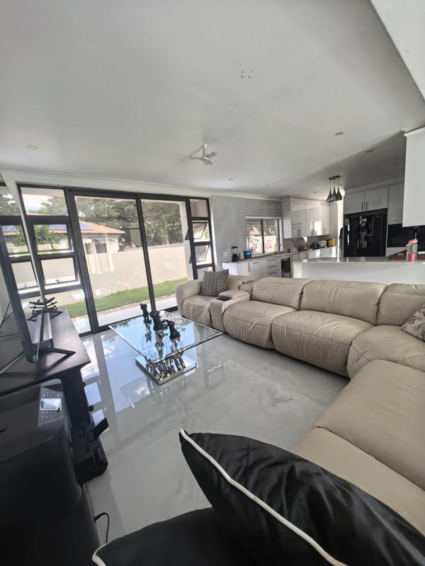 5 Bedroom Property for Sale in Monavoni Gauteng