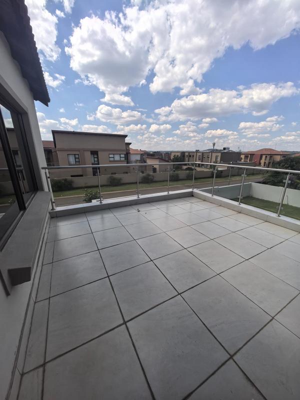 5 Bedroom Property for Sale in Monavoni Gauteng