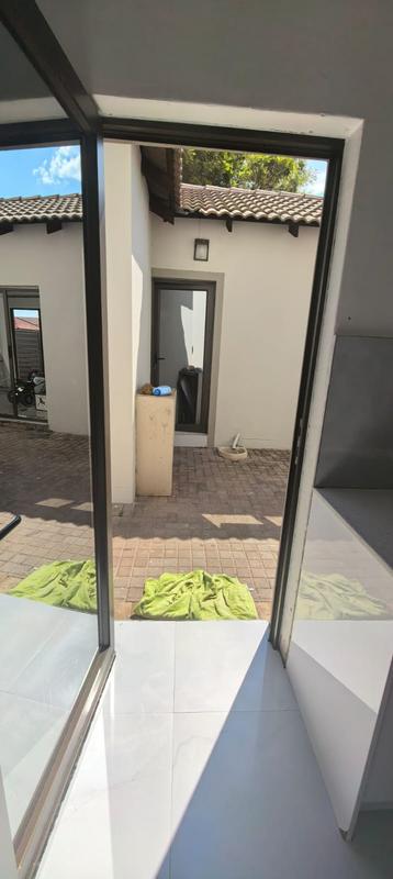 5 Bedroom Property for Sale in Monavoni Gauteng