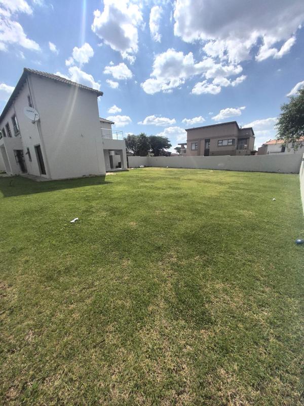 5 Bedroom Property for Sale in Monavoni Gauteng