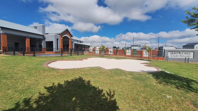5 Bedroom Property for Sale in Heritage Hill Gauteng