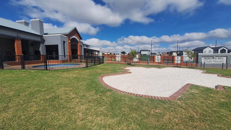 5 Bedroom Property for Sale in Heritage Hill Gauteng