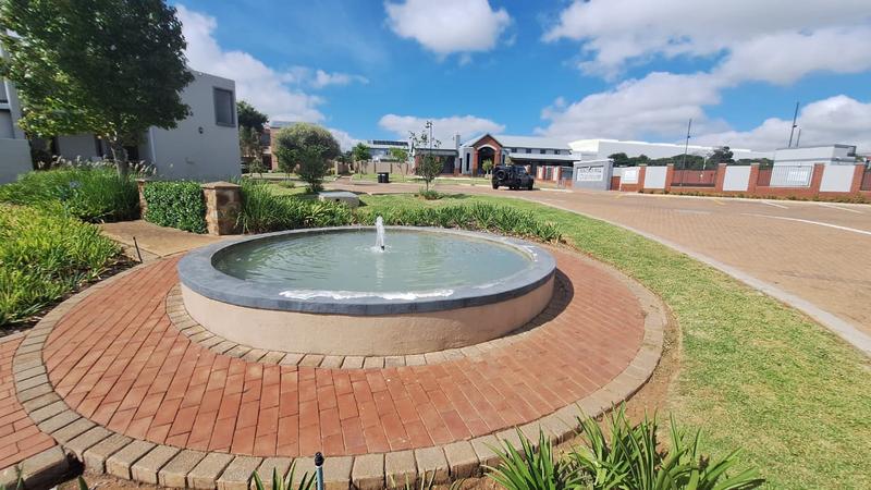 5 Bedroom Property for Sale in Heritage Hill Gauteng