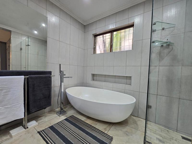 To Let 4 Bedroom Property for Rent in Waterkloof A H Gauteng