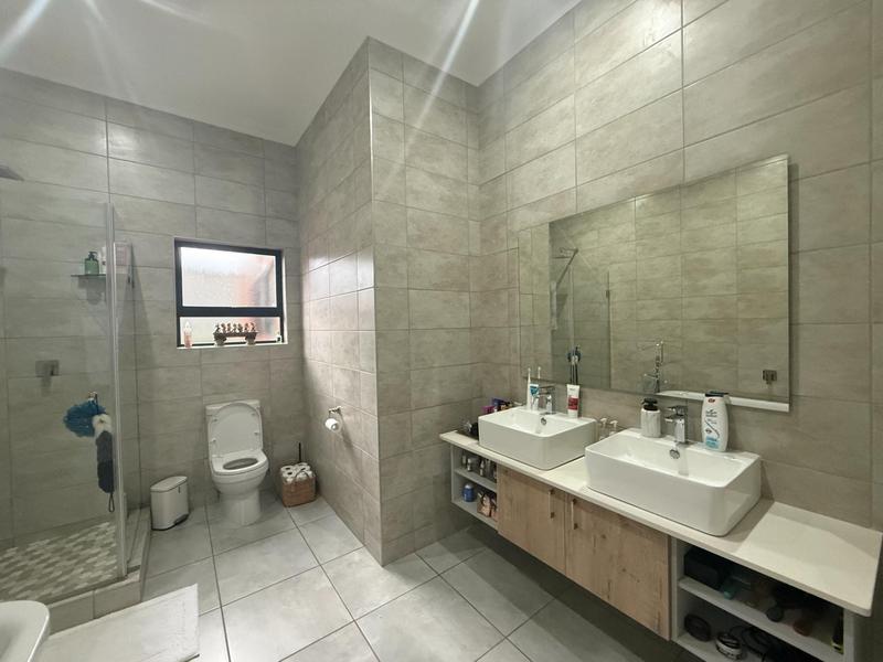 3 Bedroom Property for Sale in Six Fountains Estate Gauteng