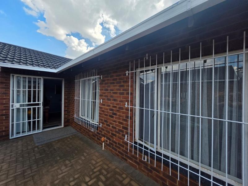 2 Bedroom Property for Sale in Krugersdorp North Gauteng