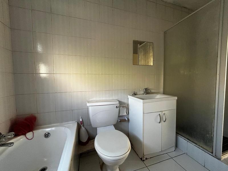 2 Bedroom Property for Sale in Vorna Valley Gauteng