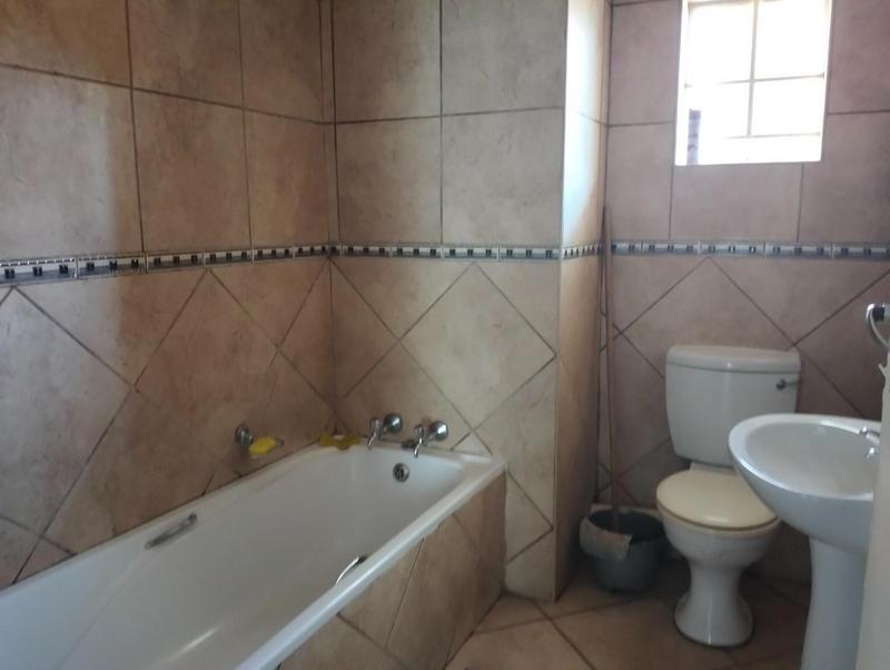 2 Bedroom Property for Sale in Kosmosdal Gauteng