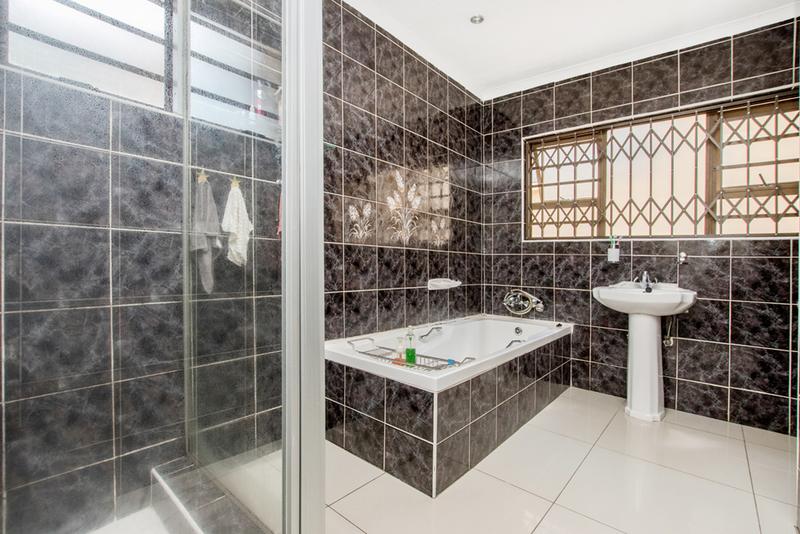 4 Bedroom Property for Sale in Rangeview Gauteng