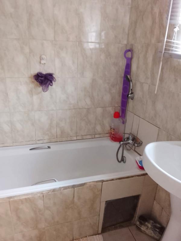 To Let 2 Bedroom Property for Rent in Molapo Gauteng