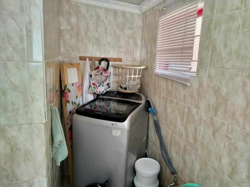 To Let 2 Bedroom Property for Rent in Molapo Gauteng