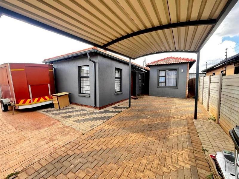 To Let 3 Bedroom Property for Rent in Protea Glen Gauteng